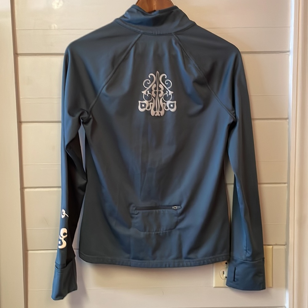 Athleta Gray 1/4 Zip Pull Over with Back and Sleeve Graphics Size M.